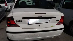 FORD FOCUS BERLINA (CAK) foto 3