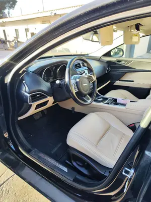 JAGUAR XE foto 7