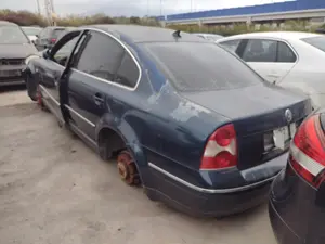 VOLKSWAGEN PASSAT BERLINA (3B2) foto 3