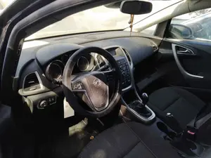 OPEL ASTRA J BERLINA 5P foto 5
