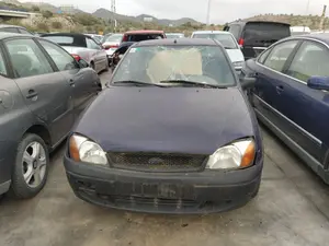 FORD FIESTA BERLINA (DX) foto 1