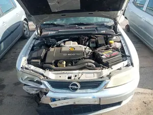 OPEL VECTRA B BERLINA foto 2