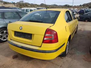 SKODA OCTAVIA BERLINA (1U2) foto 3