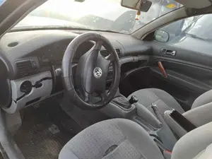 VOLKSWAGEN PASSAT BERLINA (3B2) foto 2