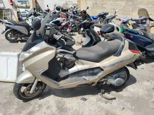 PIAGGIO (VESPA) X 8 foto 3