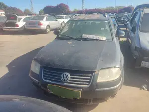 VOLKSWAGEN PASSAT BERLINA (3B3) foto 1