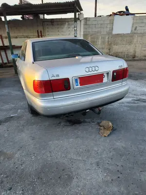 AUDI A8 (D2) foto 7