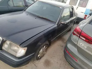 MERCEDES-BENZ CLASE E (BM 124) BERLINA foto 6