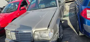 MERCEDES-BENZ CLASE E (BM 124) BERLINA foto 7