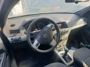 OPEL ASTRA H BERLINA foto 8
