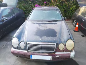 MERCEDES-BENZ CLASE E (BM 210) BERLINA foto 1