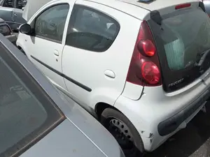 PEUGEOT 107 foto 2