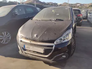 PEUGEOT 208 foto 1