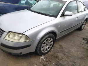 VOLKSWAGEN PASSAT BERLINA (3B3) foto 11