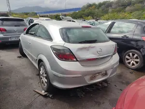 OPEL ASTRA H GTC foto 7