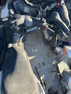 YAMAHA X-MAX 300 foto 3