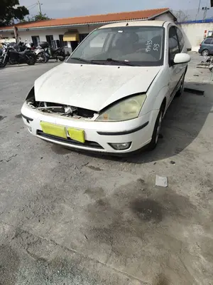 FORD FOCUS BERLINA (CAK) foto 1