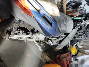 YAMAHA X-MAX 250 foto 1