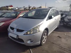 MITSUBISHI GRANDIS (NA0W) foto 3