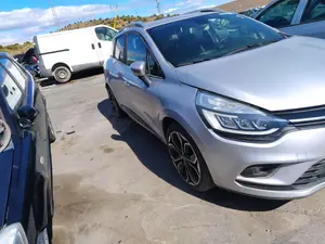 RENAULT CLIO IV GRANDTOUR foto 2