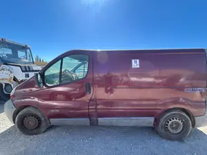 RENAULT TRAFIC II FURGÓN foto 2