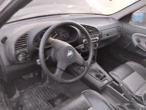 BMW SERIE 3 BERLINA (E36) foto 6