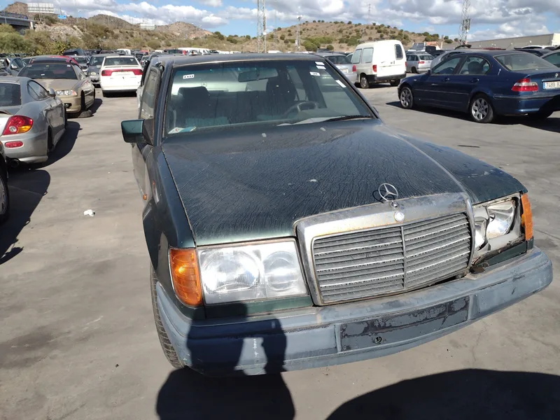MERCEDES-BENZ CLASE 124 (BM 124) BERLINA