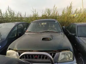MITSUBISHI L200 (K70) foto 1