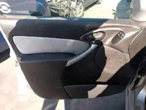 FORD FOCUS BERLINA (CAK) foto 11