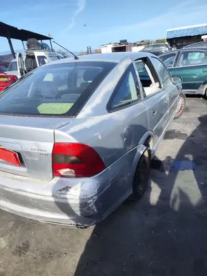 OPEL VECTRA B BERLINA foto 5