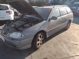 TOYOTA AVENSIS VERSO (M20) foto 2