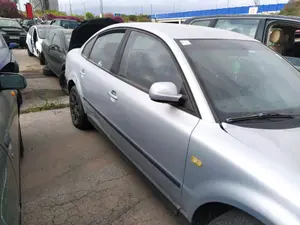 VOLKSWAGEN PASSAT BERLINA (3B2) foto 3