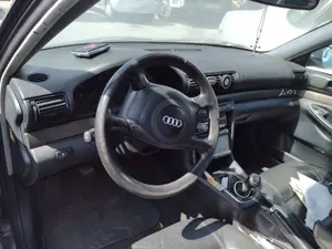 AUDI A4 BERLINA (B5) foto 4