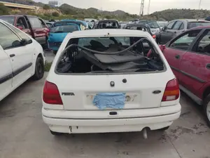 FORD FIESTA BERLINA foto 8