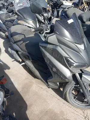 YAMAHA X-MAX 125 foto 4