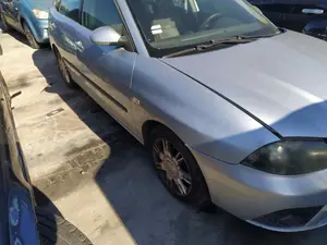 SEAT IBIZA (6L1) foto 2