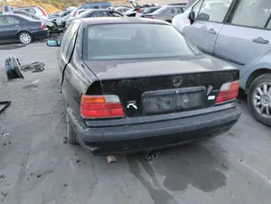 BMW SERIE 3 BERLINA (E36) foto 3