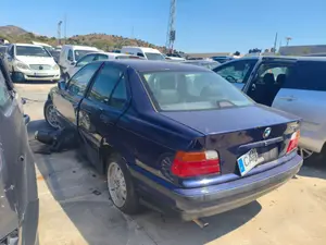 BMW SERIE 3 BERLINA (E36) foto 6