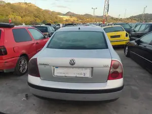 VOLKSWAGEN PASSAT BERLINA (3B3) foto 3