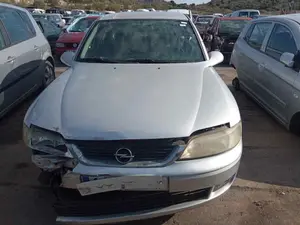 OPEL VECTRA B BERLINA foto 1