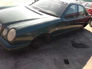 MERCEDES-BENZ CLASE E (BM 210) BERLINA foto 4