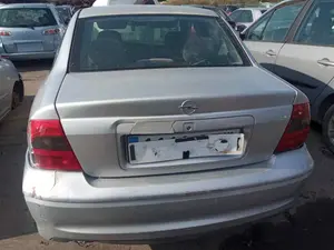 OPEL VECTRA B BERLINA foto 5