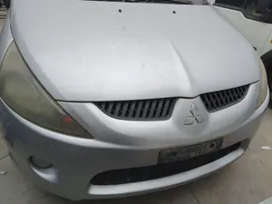 MITSUBISHI GRANDIS (NA0W) foto 3