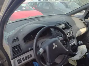 MITSUBISHI GRANDIS (NA0W) foto 10