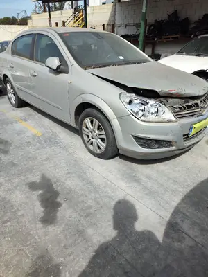 OPEL ASTRA H BERLINA foto 4