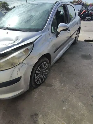 PEUGEOT 207 foto 3