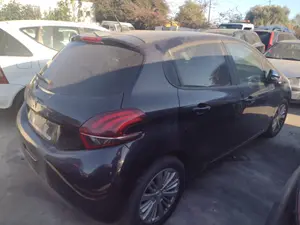 PEUGEOT 208 foto 4