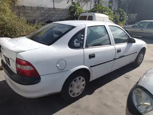OPEL VECTRA B BERLINA foto 2