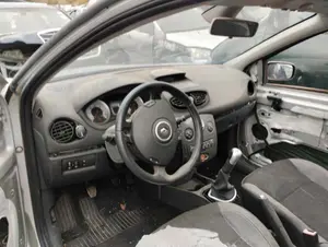 RENAULT CLIO III foto 2