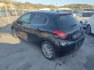 PEUGEOT 208 foto 6